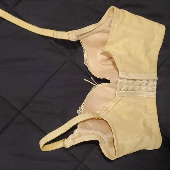 Women's extra support bra, size 32 B, color cream - Picture 2 of 9